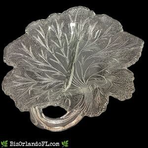 VINTAGE: Indiana Glass Pebble Leaf Clear 10" Round 2 Part Relish ** LIKE NEW **